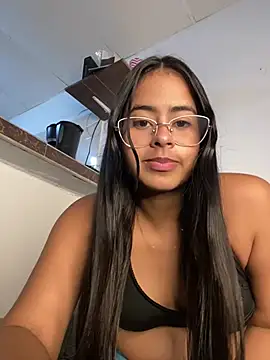 Snapshot of lucirganaxxx chatting on 03.29.26 lucirganaxxx online show from 03.29.26