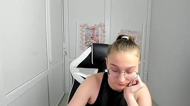 Mia kristal online show from 06.07.26