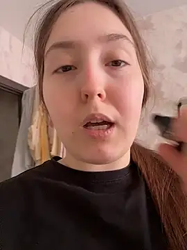 Snapshot of charmingggirl chatting on 04.05.26 charmingggirl online show from 04.05.26