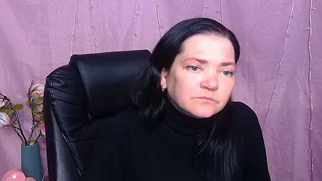 Snapshot of LauraFinn chatting on 03.19.26 LauraFinn online show from 03.19.26