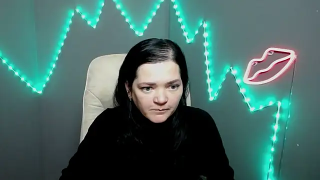 Snapshot of LauraFinn chatting on 03.20.26 LauraFinn online show from 03.20.26