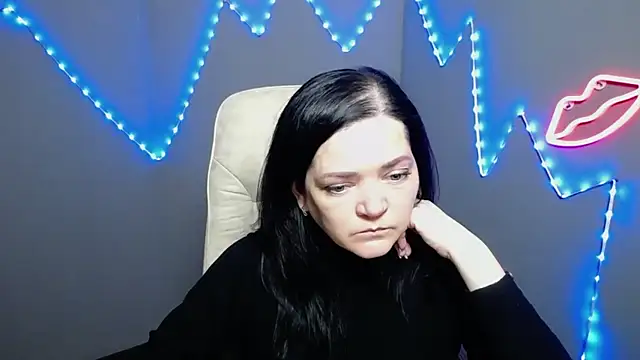 Snapshot of LauraFinn chatting on 03.21.26 LauraFinn online show from 03.21.26