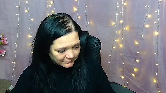 Snapshot of LauraFinn chatting on 03.22.26 LauraFinn online show from 03.22.26