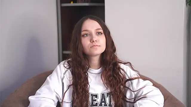 Snapshot of LonnaPariser chatting on 03.23.26 LonnaPariser online show from 03.23.26