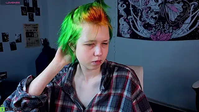 Snapshot of LittleKittenStar chatting on 05.12.26 LittleKittenStar online show from 05.12.26