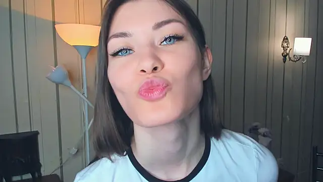 JulissaLipoma online show from 04.25.26
