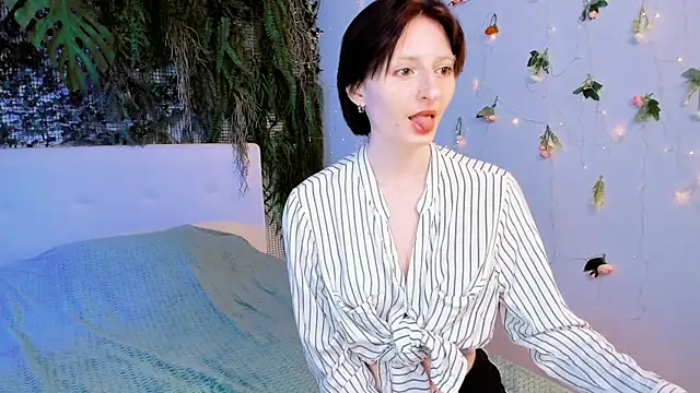 Kira  Cutie online show from 06.24.26
