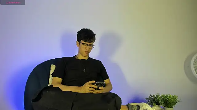 Snapshot of jhonny_morrone chatting on 03.31.26 jhonny morrone online show from 03.31.26