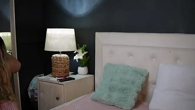 Snapshot of DaliaParis chatting on 06.30.26 DaliaParis online show from 06.30.26