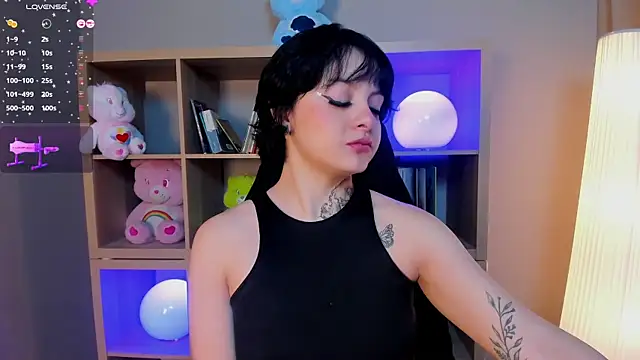 Snapshot of _EmilyRouge_ chatting on 07.04.26 EmilyRouge online show from 07.04.26