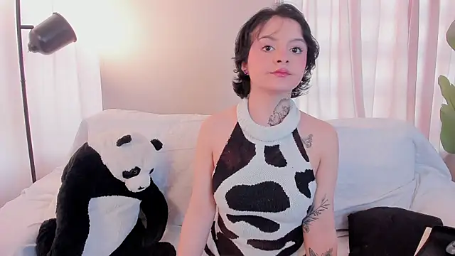 Snapshot of _EmilyRouge_ chatting on 07.14.26 EmilyRouge online show from 07.14.26