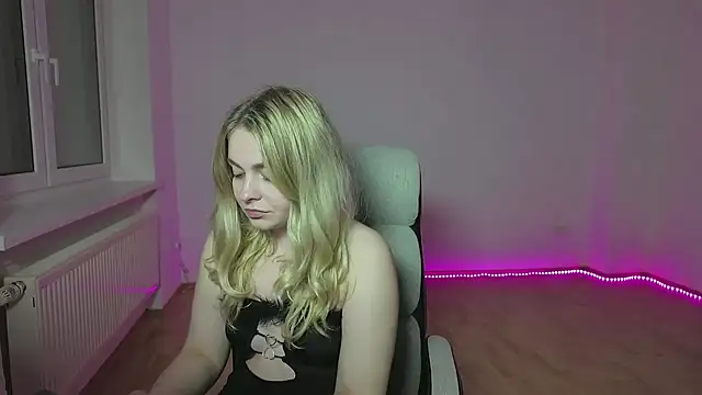 Snapshot of EvaKraz chatting on 03.20.26 EvaKraz online show from 03.20.26