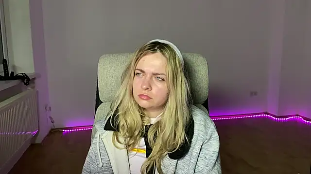 Snapshot of EvaKraz chatting on 04.02.26 EvaKraz online show from 04.02.26