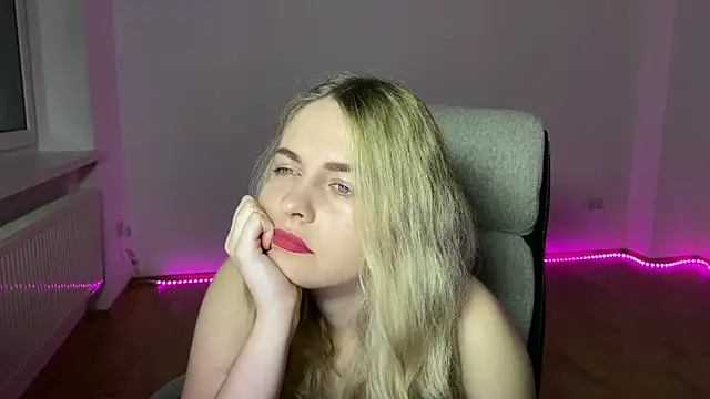 Snapshot of EvaKraz chatting on 04.05.26 EvaKraz online show from 04.05.26