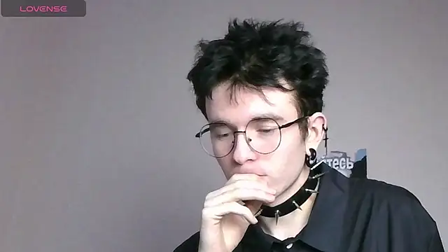 Snapshot of Ernest_ice chatting on 04.19.26 Ernest ice online show from 04.19.26
