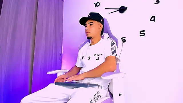 Snapshot of victor_ospina chatting on 03.27.26 victor ospina online show from 03.27.26