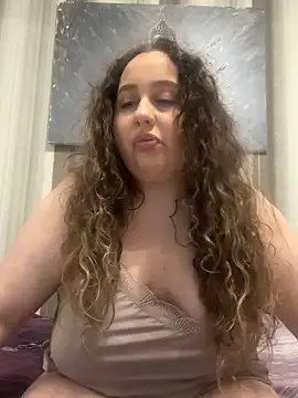 CurlyMaddie online show from 03.23.26