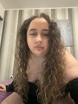 CurlyMaddie online show from 03.24.26