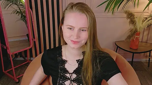 Lover Daisy  online show from 05.05.26