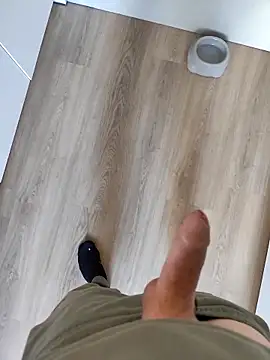 Essie deLona online show from 04.21.26