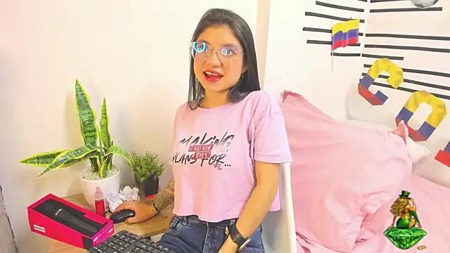 Snapshot of LindaCatalina_ chatting on 06.28.26 LindaCatalina online show from 06.28.26