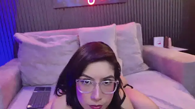 HannaMiller01  online show from 04.13.26