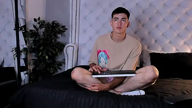 Xander Noir online show from 03.30.26