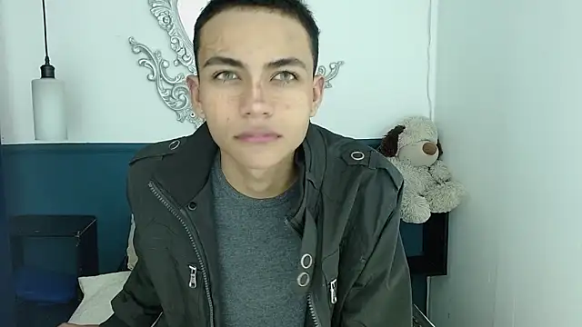 Snapshot of romeo_laurient chatting on 06.18.26 romeo laurient online show from 06.18.26