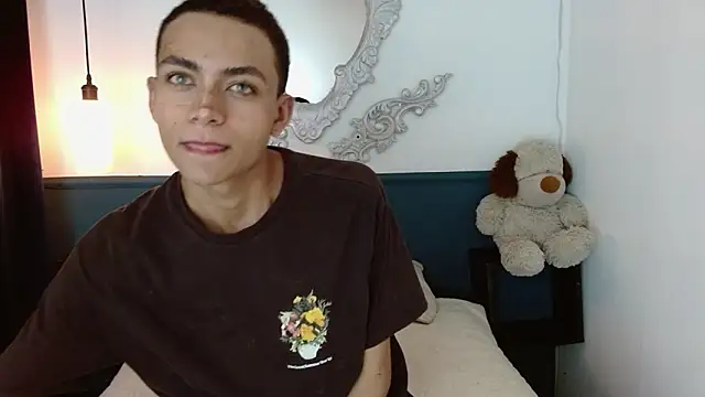Snapshot of romeo_laurient chatting on 06.19.26 romeo laurient online show from 06.19.26