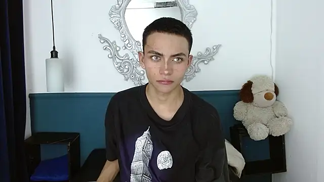 Snapshot of romeo_laurient chatting on 06.20.26 romeo laurient online show from 06.20.26