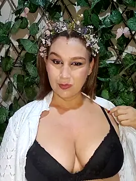 Snapshot of Maddy_Hot chatting on 04.20.26 Maddy Hot online show from 04.20.26