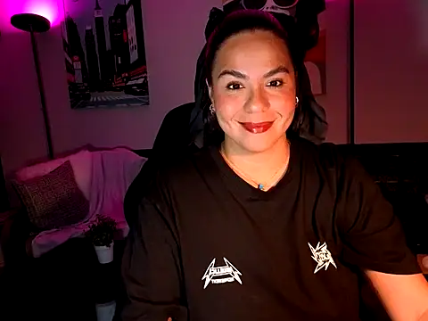 Snapshot of HannaJonns chatting on 03.25.26 HannaJonns online show from 03.25.26