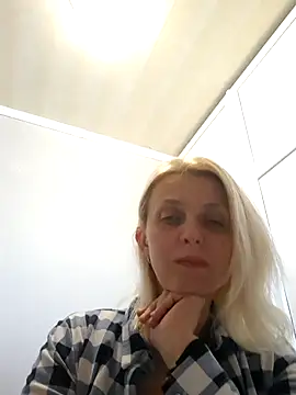 MiaLove183 online show from 05.05.26