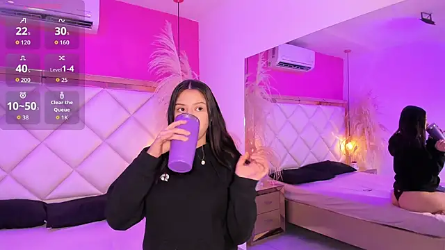 Snapshot of DaniandCute chatting on 03.25.26 DaniandCute online show from 03.25.26