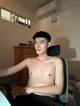 Snapshot of CalvinHY chatting on 07.13.26 CalvinHY online show from 07.13.26