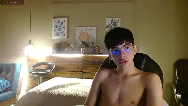 SantiTwinkyy online show from 04.07.26