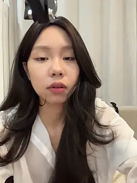 jolie 33 online show from 04.29.26
