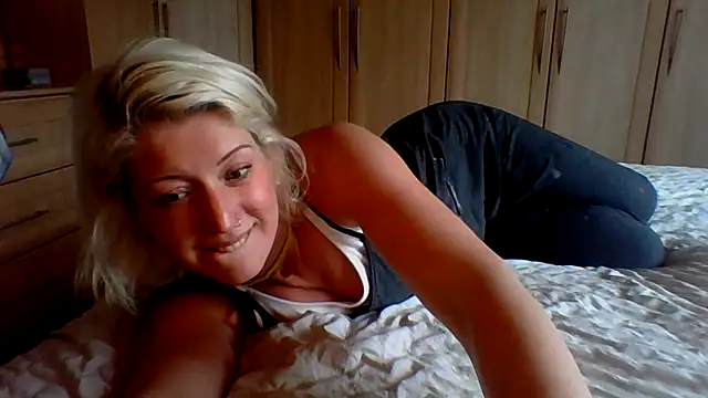 Snapshot of BlackbirdBay chatting on 03.23.26 BlackbirdBay online show from 03.23.26