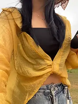 kim-min-jii online show from 03.26.26