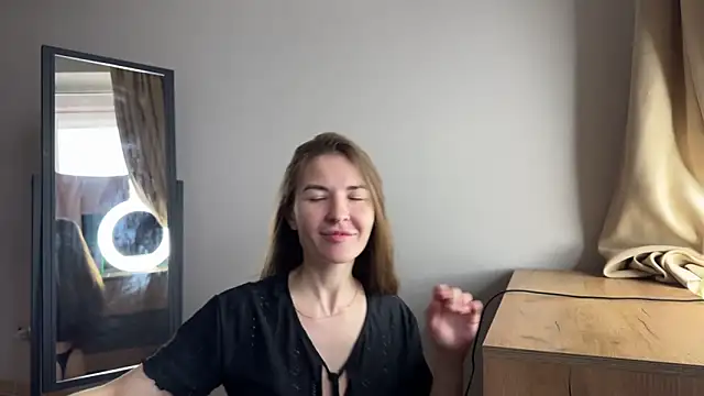 LauraJess  online show from 04.30.26