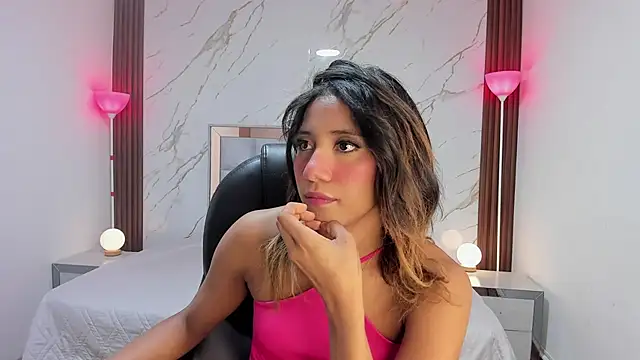 Snapshot of EsperanzaMora chatting on 04.23.26 EsperanzaMora online show from 04.23.26