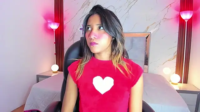 Snapshot of EsperanzaMora chatting on 04.27.26 EsperanzaMora online show from 04.27.26