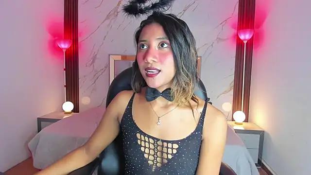 Snapshot of EsperanzaMora chatting on 04.28.26 EsperanzaMora online show from 04.28.26