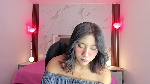 Snapshot of EsperanzaMora chatting on 05.14.26 EsperanzaMora online show from 05.14.26