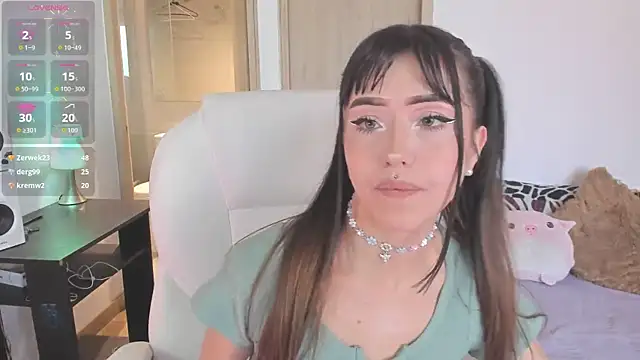 Snapshot of ivyJanne chatting on 04.15.26 ivyJanne online show from 04.15.26