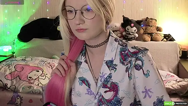 JulietFisher online show from 04.25.26