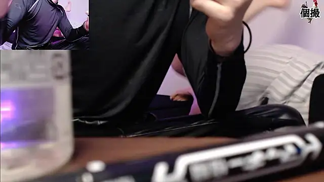 Snapshot of DontCloseYet chatting on 04.15.26 DontCloseYet online show from 04.15.26