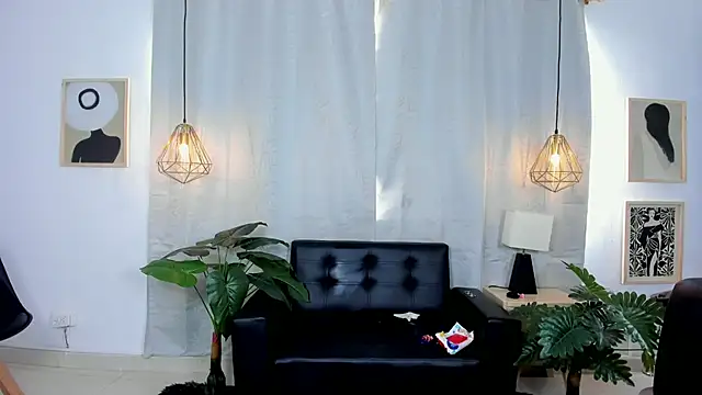 Snapshot of NahomiWhitte chatting on 04.24.26 NahomiWhitte online show from 04.24.26