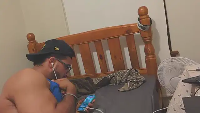 Snapshot of robin103666 chatting on 03.26.26 robin103666 online show from 03.26.26