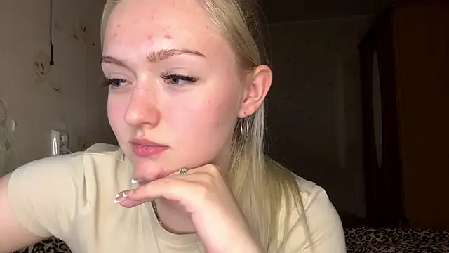 Sophia Blonde online show from 04.20.26
